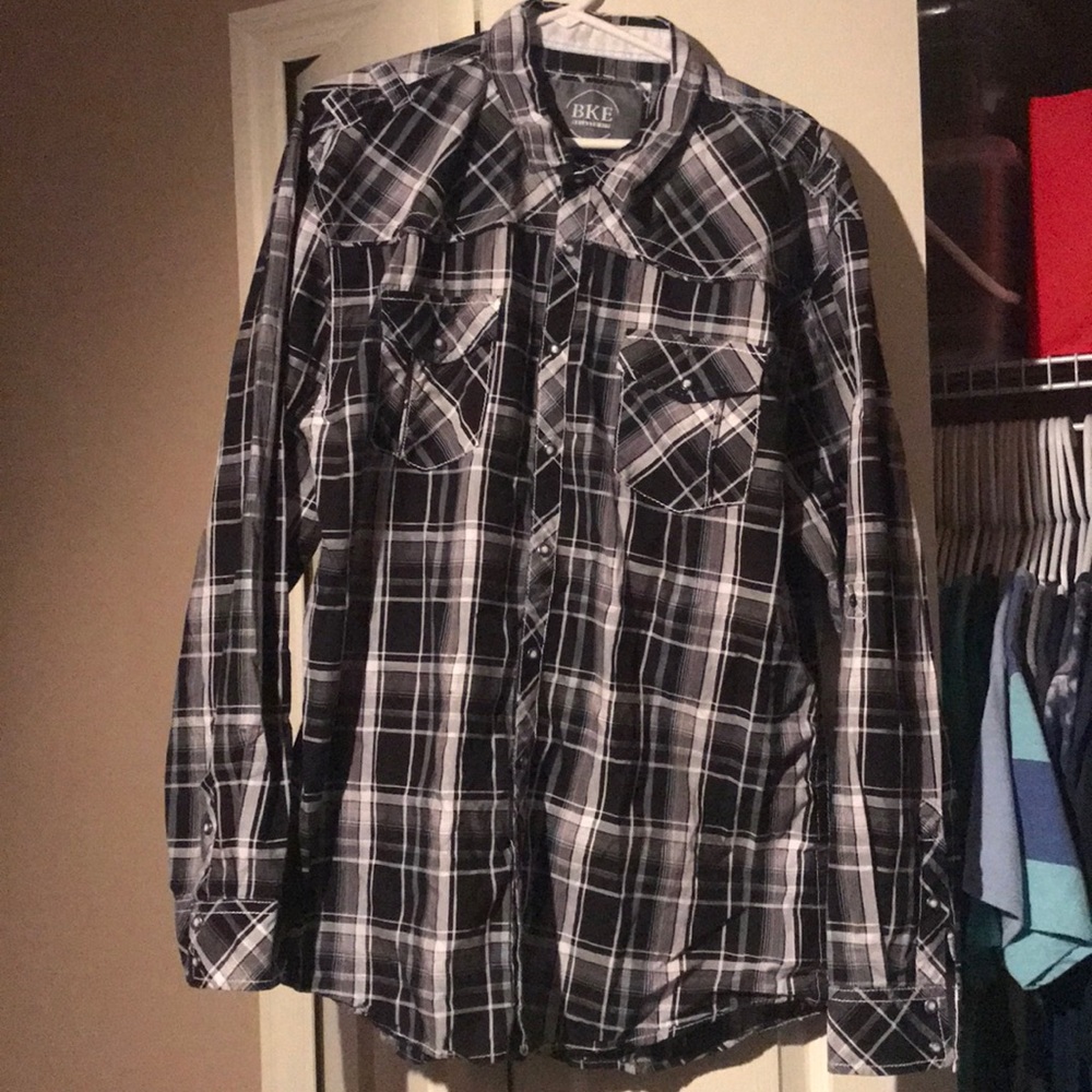 Never been worn before, men’s long sleeve BKE